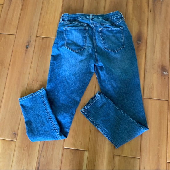 Old Navy curvy mid rise jeans size 6 x 30 - Picture 2 of 2